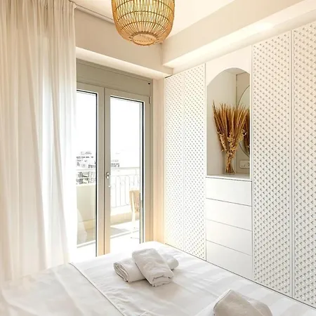 דירה Serene City-center Penthouse In Prominent Location *