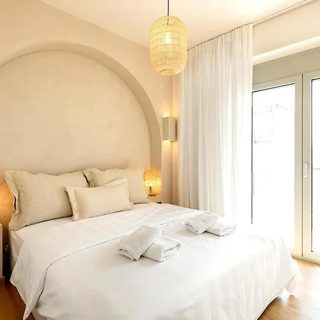 Apartment Serene City-center Penthouse In Prominent Location